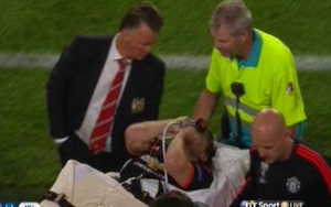 KHOẢNH KHẮC trận PSV - Man United: Van Gaal đau cùng nỗi đau của Luke Shaw